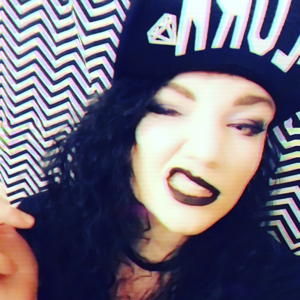 Meet your Posher, Shirley